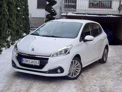 Biały (metalik) Używany 2018 Peugeot 208 Hatchback | 25 900 zł (Super Cena)