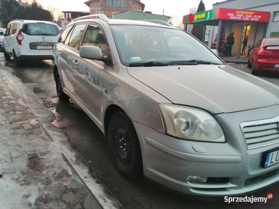 używany Toyota Avensis 