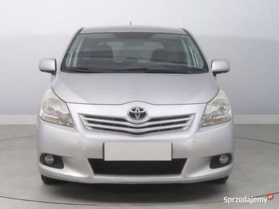 Używany Toyota Verso 2010 Srebrny Minivan