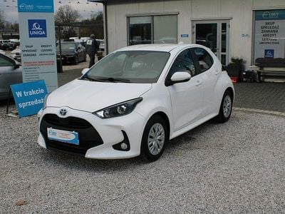 Używany Toyota Yaris Hybrid 92 KM (67 kW) 2022 Biały Hatchback