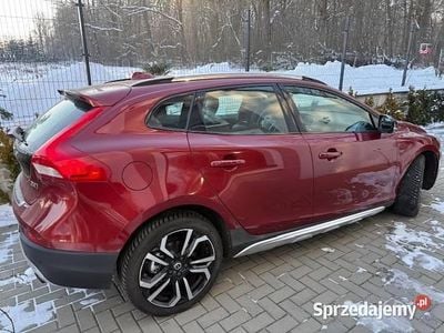 Używany Volvo V40 2018 Wiśniowy Hatchback