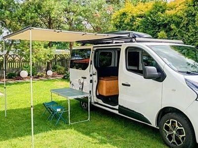 używany Renault Trafic 9 osób oraz kampervan