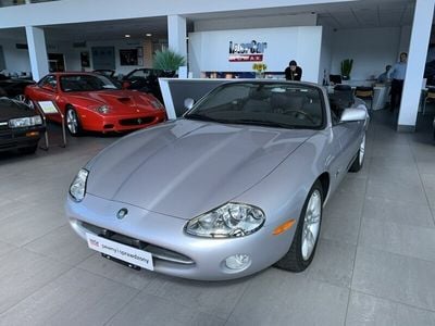 Srebrny Używany 2001 Jaguar XK8 Kabriolet | 160 000 zł