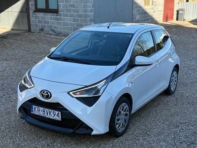 Używany Toyota Aygo 72 KM (52 kW) 2021 Biały Hatchback