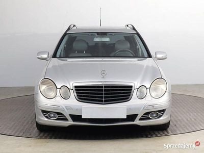 Srebrny Używany 2007 Mercedes E320 Kombi | 6499 zł
