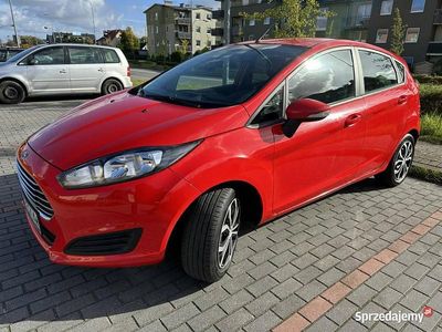 Używany Ford Fiesta 65 KM (47 kW) 2015 Czerwony Hatchback