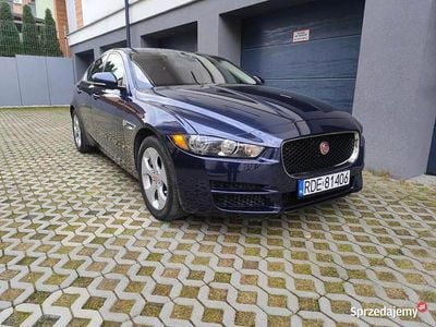 Używany Jaguar XE 2017 Granatowy Sedan/Limuzyna