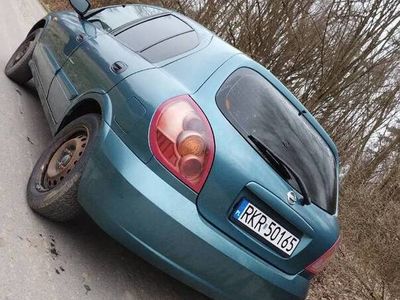 używany Nissan Almera 