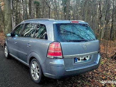 Niebieski Używany 2006 Opel Zafira Minivan | 7700 zł (Uczciwa cena)