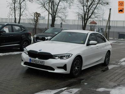 Biały (metalik) Używany 2021 BMW 318 Efficient Dynamics Sedan/Limuzyna | 89 980 zł (Dobra cena)