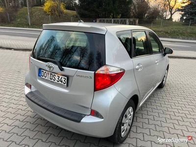 Srebrny Używany 2013 Toyota Verso-S Minivan | 27 999 zł