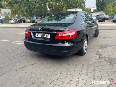 Używany Mercedes E220 170 KM (125 kW) 2010 Czarny Sedan/Limuzyna