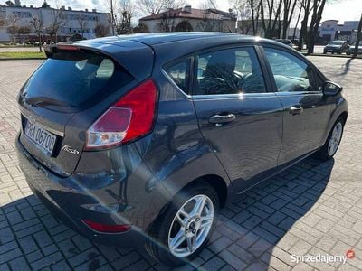 Grafitowy Używany 2015 Ford Fiesta Hatchback | 29 000 zł (Uczciwa cena)