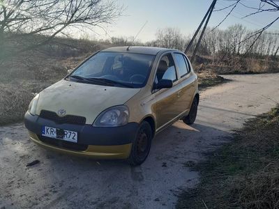 używany Toyota Yaris 2001, 5 drzwi, dobry stan oszczędna