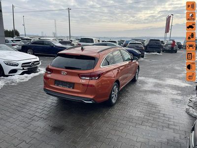 Pomarańczowy (metalik) Używany 2024 Hyundai i30 Kombi | 59 900 zł