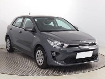 Używany Kia Rio 101 KM (74 kW) 2023 Szary Hatchback