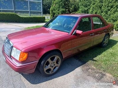 Używany 1990 Mercedes E300 | 14 500 zł