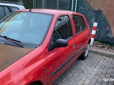 Używany Renault Clio II 2000 Czerwony Hatchback