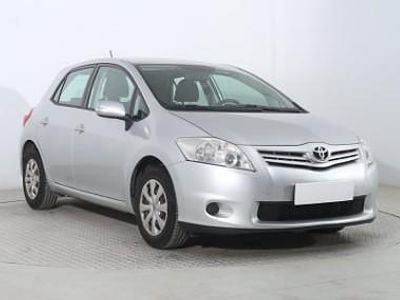 Używany Toyota Auris 99 KM (72 kW) 2012 Srebrny Hatchback