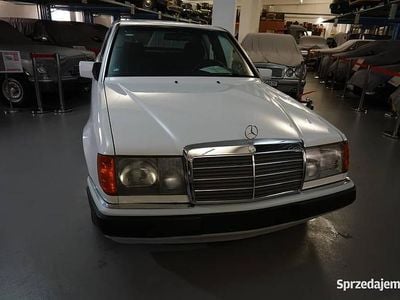 Używany Mercedes E200 1992 Biały Sedan/Limuzyna
