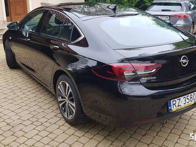 Używany Opel Insignia Innovation 2018 Czerwony Hatchback