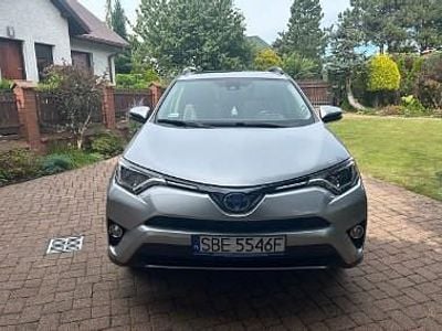 Używany Toyota RAV4 Hybrid 197 KM (144 kW) 2017 Srebrny SUV