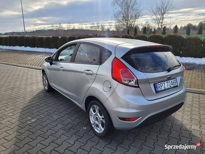 Używany Ford Fiesta 2016 Srebrny Hatchback