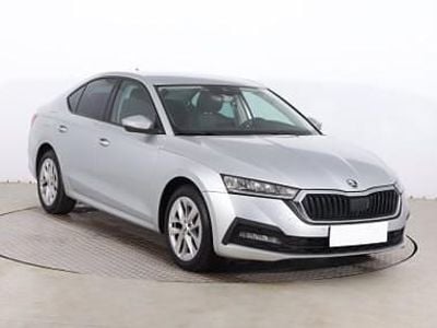 Srebrny Używany 2021 Skoda Octavia Hatchback | 65 999 zł (Uczciwa cena)
