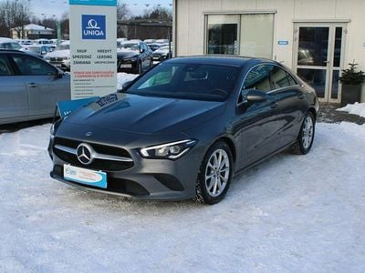 Szary (metalik) Używany 2022 Mercedes 200 Hatchback | 88 536 zł