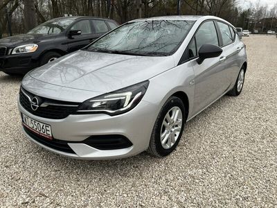 Używany Opel Astra 130 KM (95 kW) 2021 Srebrny (metalik) Sedan/Limuzyna