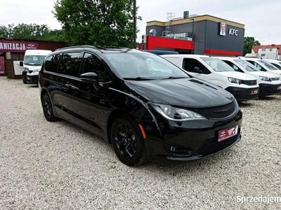 Czarny Używany 2018 Chrysler Pacifica Limited SUV | 109 900 zł
