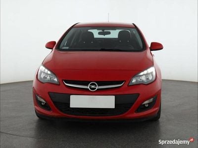 Używany Opel Astra 140 KM (102 kW) 2015 Czerwony Sedan/Limuzyna