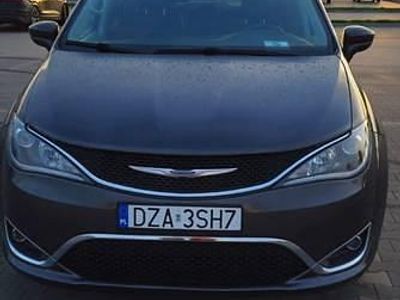 Używany 2017 Chrysler Pacifica SUV | 75 000 zł (Dość drogi)