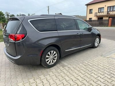 Szary (metalik) Używany 2018 Chrysler Pacifica SUV | 63 900 zł