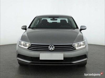 Srebrny Używany 2015 VW Passat Sedan/Limuzyna | 47 999 zł (Dość drogi)