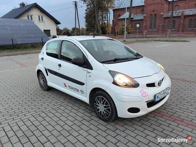 Biały Używany 2012 Toyota Aygo Hatchback | 15 000 zł (Dość drogi)