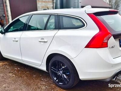 Biały Używany 2011 Volvo V60 R-Design Kombi | 44 400 zł (Uczciwa cena)