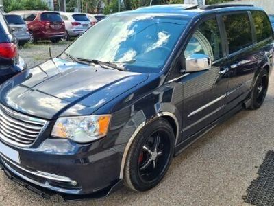 Czarny Używany 2014 Chrysler Town & Country Minivan | 49 900 zł