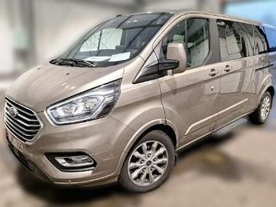 Złoty (metalik) Używany 2023 Ford Tourneo Titanium X Minivan | 158 900 zł (Uczciwa cena)