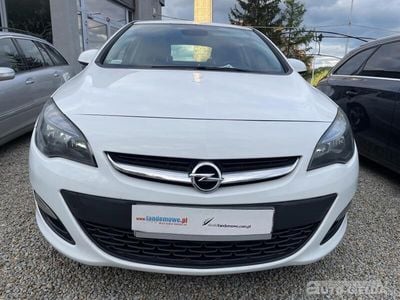 Biały Używany 2013 Opel Astra Hatchback | 21 900 zł (Uczciwa cena)