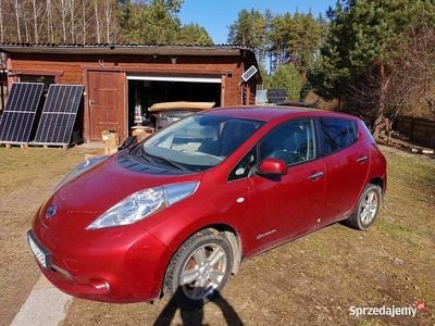 Używany Nissan Leaf 80 kW (109 KM) 2013 Czerwony Hatchback