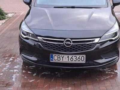 Używany Opel Astra 2018 Czarny Kombi