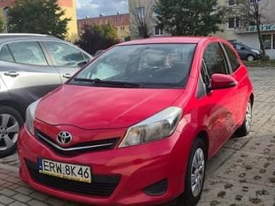 Czerwony Używany 2013 Toyota Yaris Van | 12 900 zł (Uczciwa cena)
