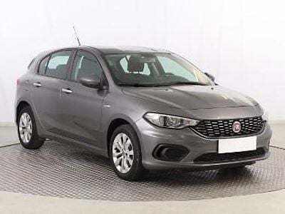 Używany Fiat Tipo 120 KM (88 kW) 2017 Szary Hatchback