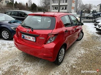 Używany Toyota Yaris 69 KM (50 kW) 2013 Czerwony Hatchback