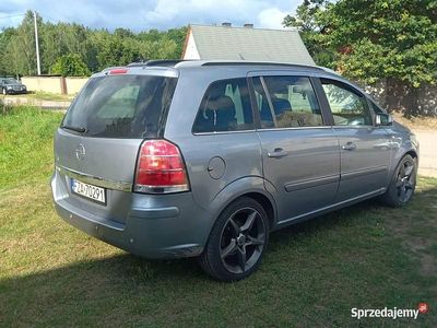 Szary Używany 2006 Opel Zafira Minivan | 6500 zł