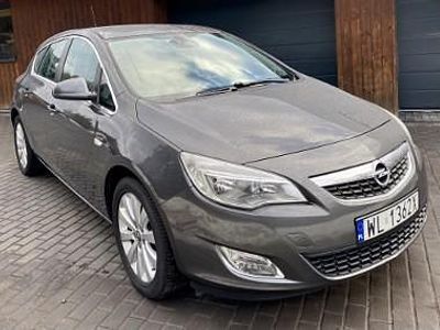 Używany Opel Astra Cosmo 110 KM (80 kW) 2011 Szary Hatchback