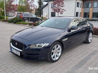 Używany Jaguar XE 2016 Granatowy Sedan/Limuzyna