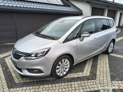 Srebrny (metalik) Używany 2017 Opel Zafira Edition Minivan | 42 000 zł (Dość drogi)