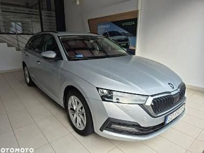 Srebrny (metalik) Używany 2021 Skoda Octavia Kombi | 74 900 zł (Dość drogi)